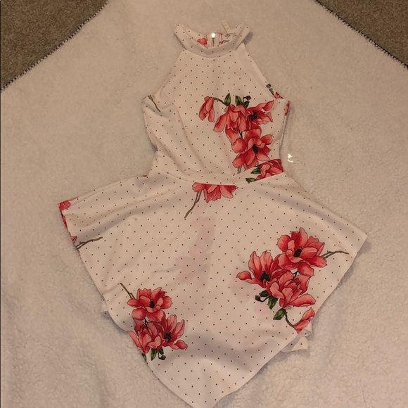 White floral ruffle romper - Picture 2 of 6